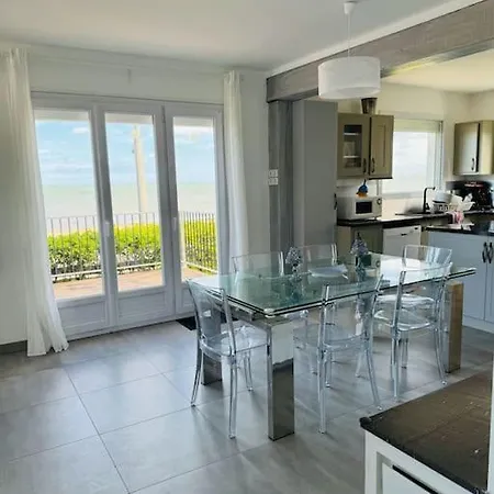Demeure Renovee Front De Mer Courseulles-sur-Mer Exterior photo